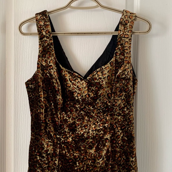 Vintage, velvety, leopard print dress 🐆 - Picture 2 of 6